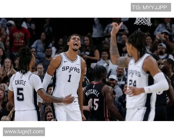 火箭队与马刺展开激烈对决 两队新人崭露头角赛事精彩纷呈